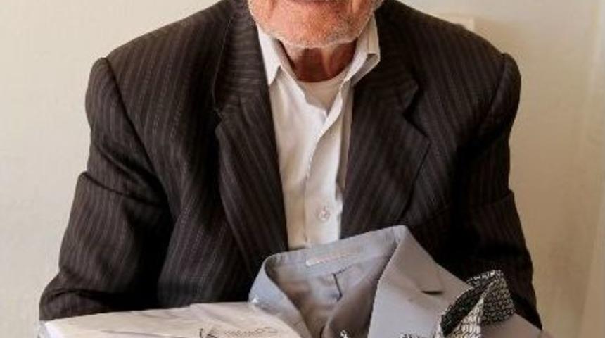 Selahattin Alpay’dan Tahir Amcaya Bayram Jesti