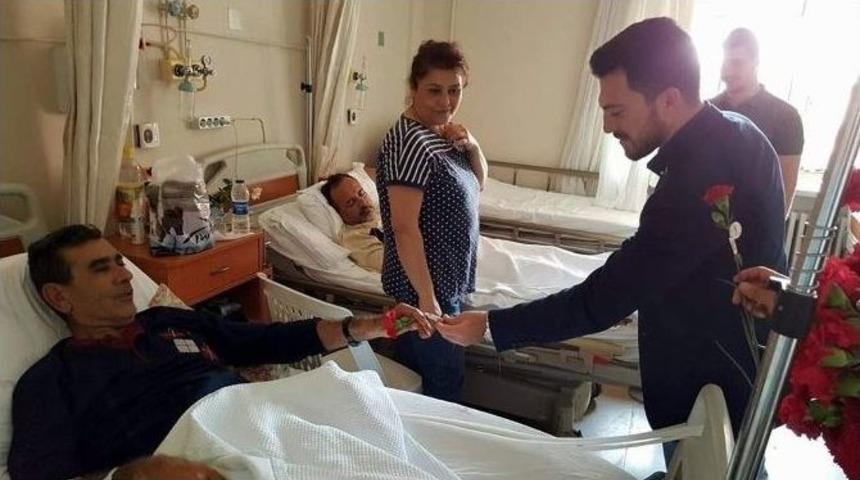 Ak Parti&rsquo;li Gen&ccedil;lerden Hastalara Anlamlı Ziyaret