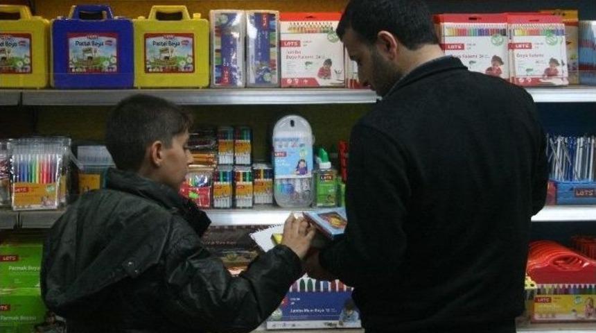 (&ouml;zel Haber) Kanserojen Kırtasiye Malzemesi Satanlara Afişle Tepki G&ouml;sterdi