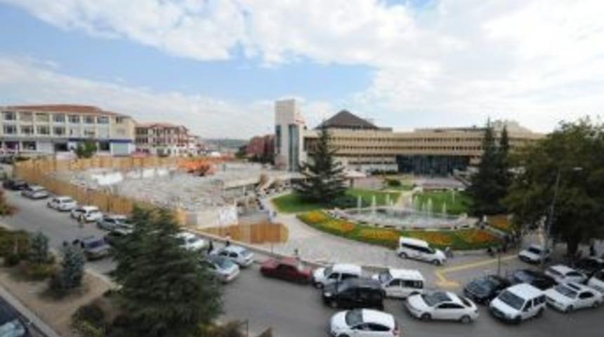 Başkan Tiryaki Belediye Binasını Da Yıkıyor