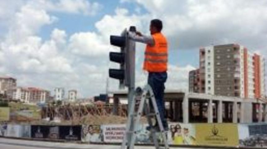 B&uuml;y&uuml;kşehir&rsquo;den 48 Kavşağa Daha Sinyalize Sistemi