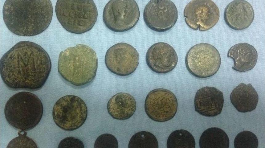 Tarihi Sikkeleri Satınca Yakalandı