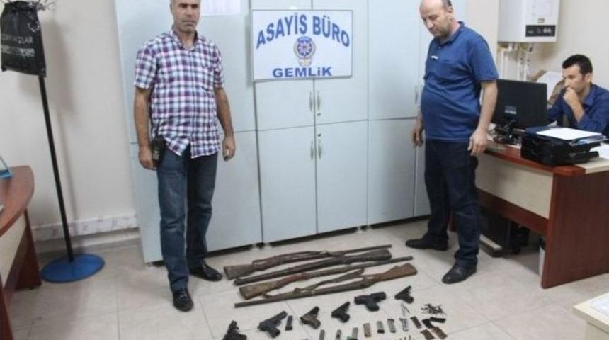 Gemlik&rsquo;te &Ccedil;ok Sayıda Silah Yakalandı