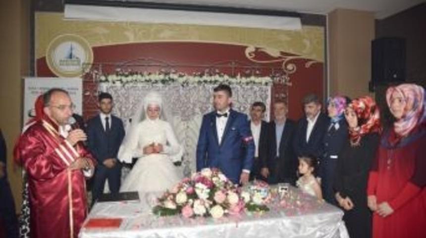 Kartepe Belediye Meclis &Uuml;yesi Akyıldız Nişanlandı