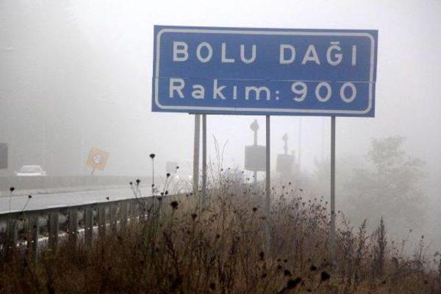 Bolu Dağı'nda Yağmur Ve Sis Ulaşımı Yavaşlattı