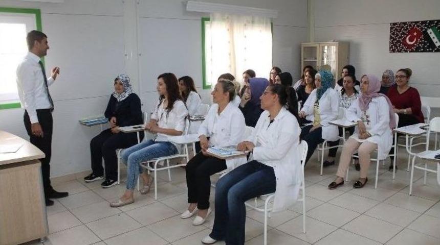 Suriyeli &Ouml;ğrencilere T&uuml;rk&ccedil;e Okuma-yazma Eğitimi Kursu