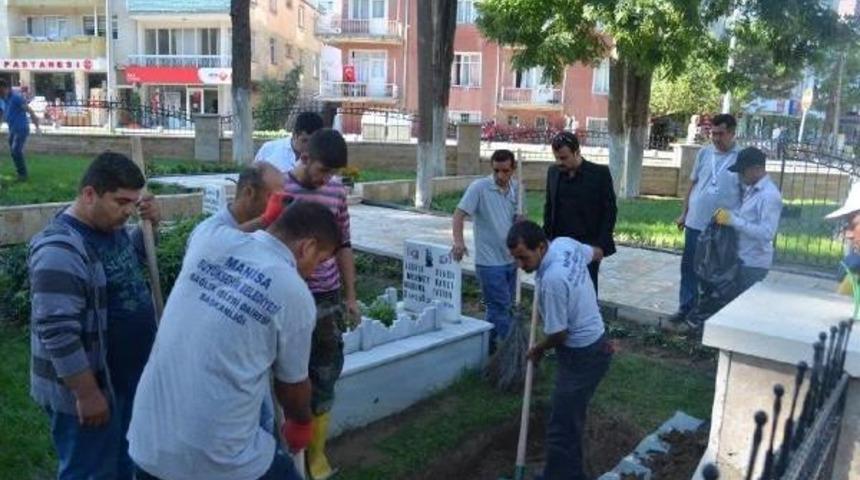 Kula 13'&uuml;nc&uuml; Şehidini Uğurluyor (2)