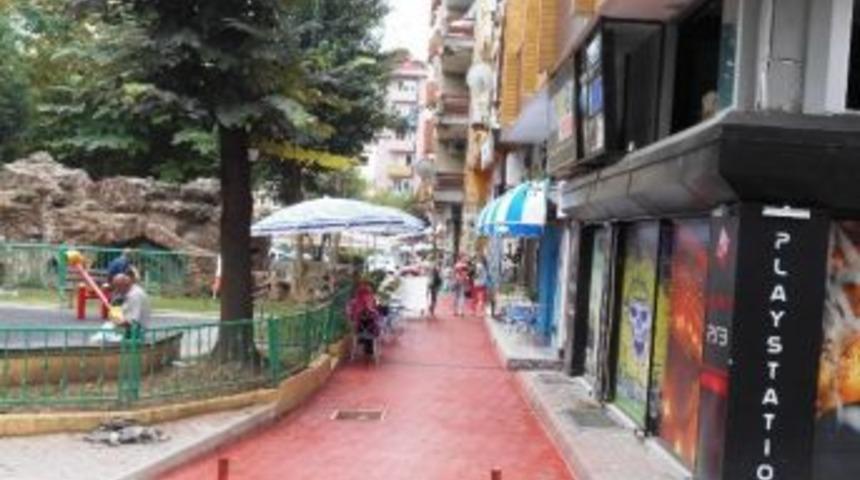 &Ouml;merağa&rsquo;da Kaldırımlar Renklendi