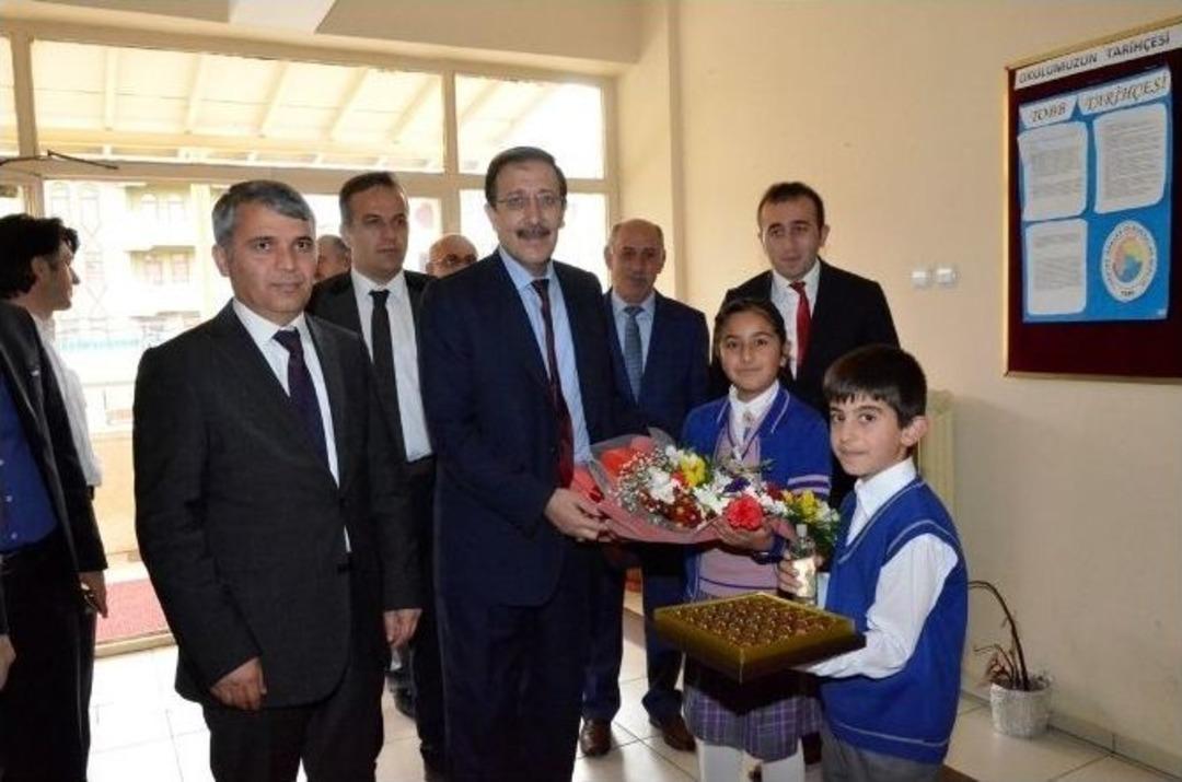 Paland&ouml;ken Belediyesin&rsquo;den 5 Bin 600 &Ouml;ğrenciye Eğitim Desteği