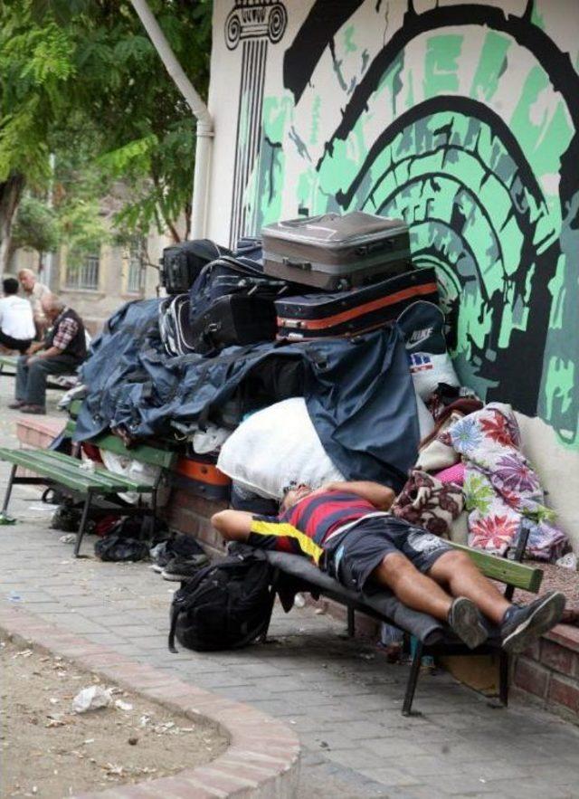 Ruined Slums Turn Into Dormitories For Migrants In İzmir