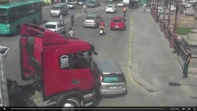 Eskişehir’de İlginç Trafik Kazaları