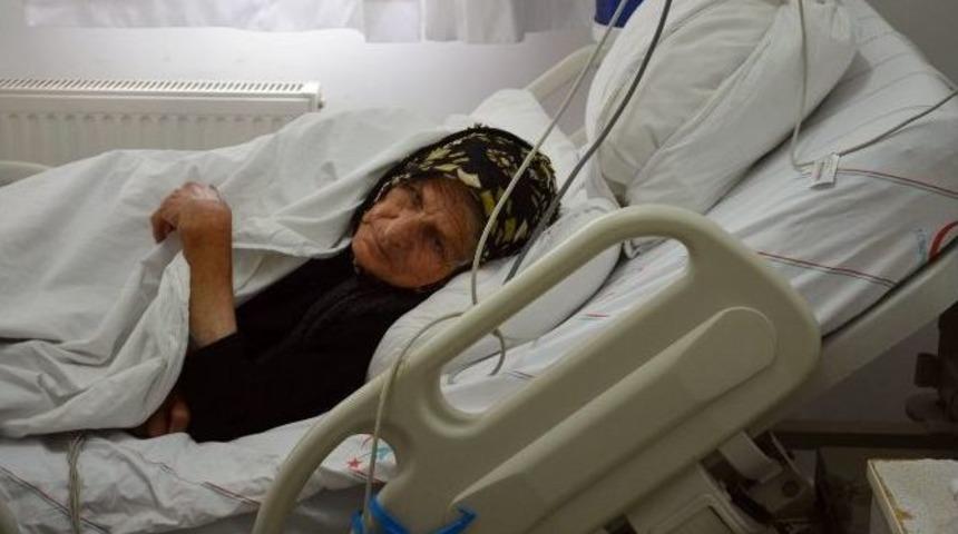 Şehidin Anne Ve Babasının Hastanede Tedavileri S&uuml;r&uuml;yor