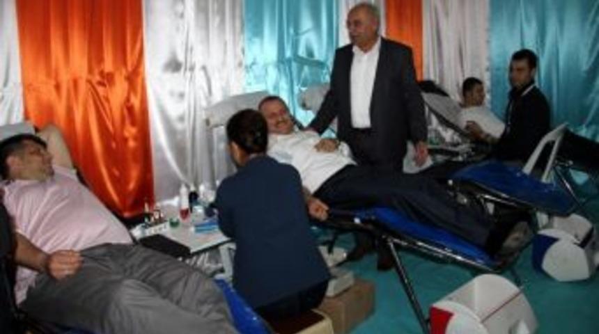 Milletvekili Adayları Kan Verdi