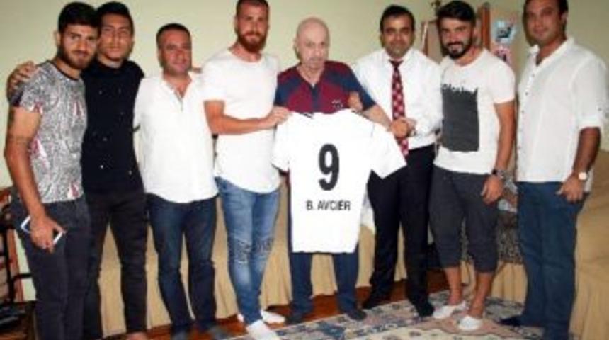 Futbolculardan Aydınspor Sevdalısına Forma
