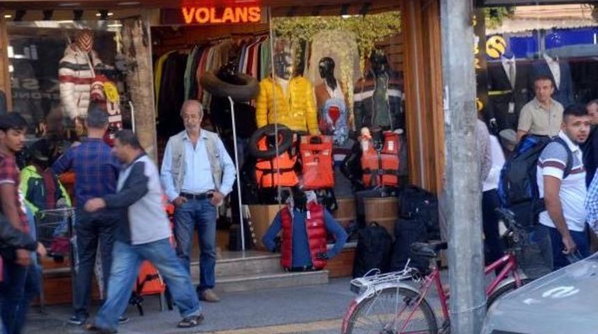 Can Yelekleri Vitrinlerde