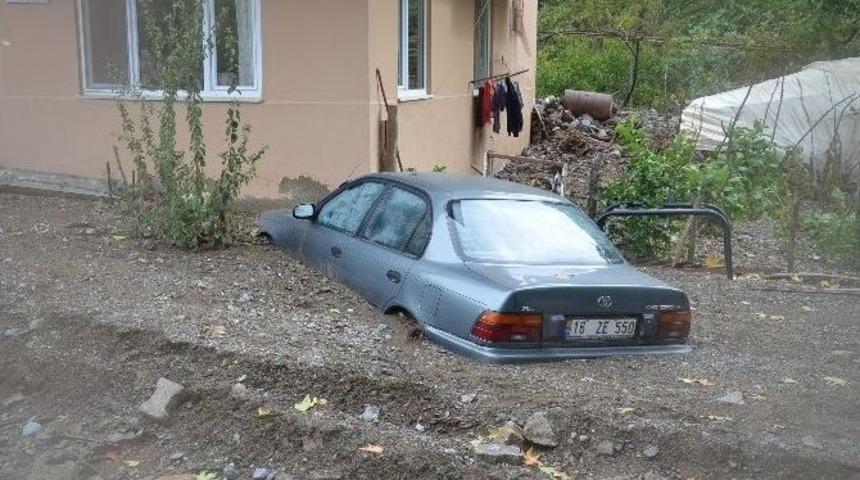 Gemlik&rsquo;te Arabaları S&uuml;r&uuml;kleyen Selin Yaraları Sarılıyor