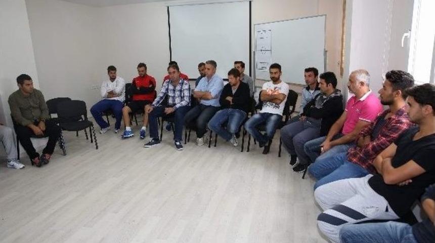 Manisa B&uuml;y&uuml;kşehir Belediyespor Teknik Direkt&ouml;r&uuml; Levent Eriş: