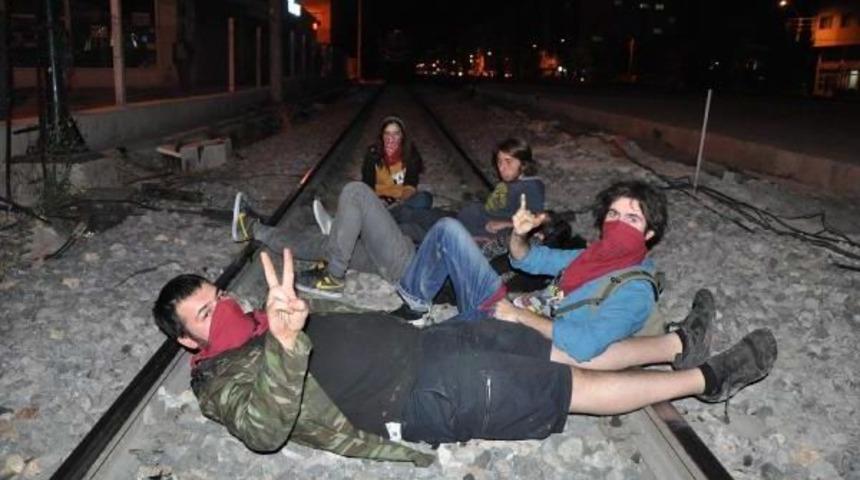 Eylemcilerin Kapattığı Hemzemin Ge&ccedil;itte Tcdd'nin 20 Bin Lira Zarar Ettiği Iddiası