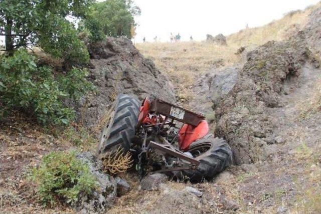 Traktör 50 Metrelik Uçuruma Yuvarlandı: 1 Yaralı