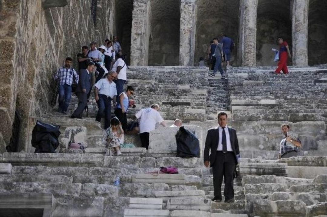 Aspendos&rsquo;da Mermer Değil, Doğal Taş Kullanılmış