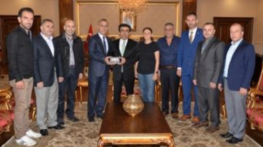 Vali G&uuml;zeloğlu&rsquo; G&ouml;lc&uuml;k Esnaf Ve Sanatkarlarını Ağırladı