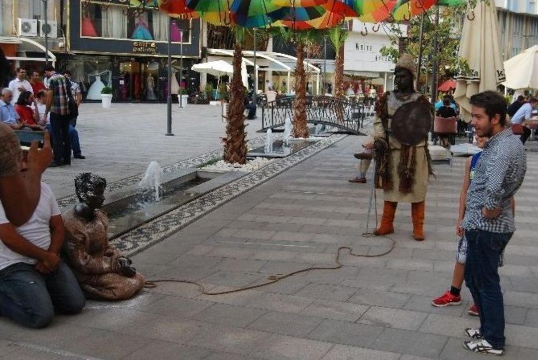 &ldquo;sokakta Sanat&rdquo; Etkinliğinde Canlı Heykellere Yoğun İlgi