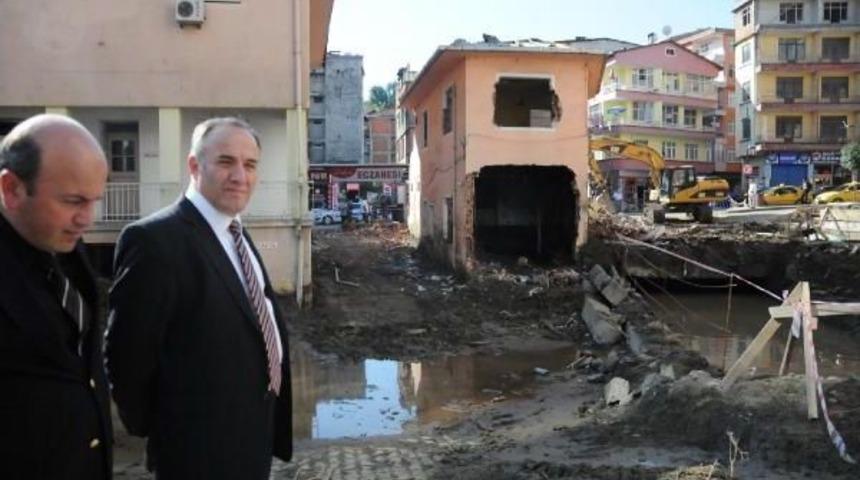 Rize' De T&ouml;renle &Uuml;st&uuml; A&ccedil;ılan Dere Yatağı Pis Koku Nedeniyle Yine Kapatıldı