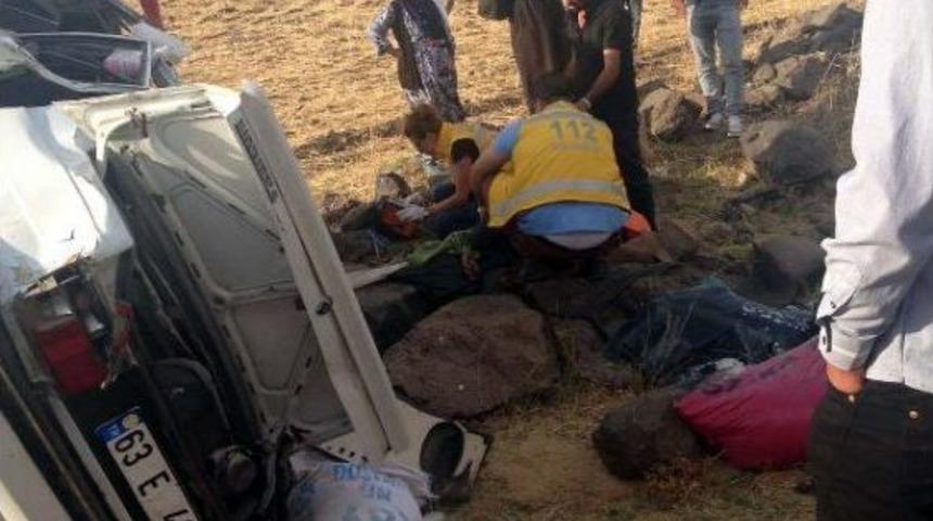 Siverek’Te Otomobil Devrildi: 1 Ölü, 8 Yaralı