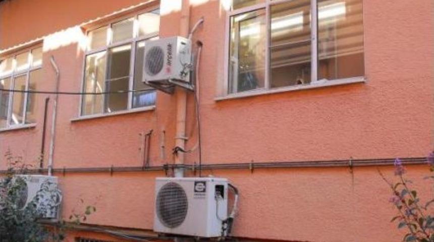 &Ccedil;ifte Intihar Girişiminde Bulunan İsko&ccedil; Turist, Ağır Yaralandı