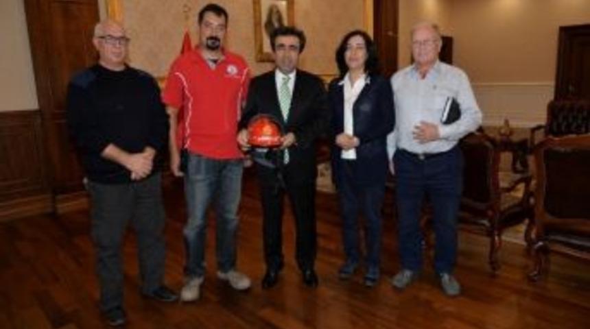 Vali Güzeloğlu, Gönüllü İtfayecileri Ağırladı