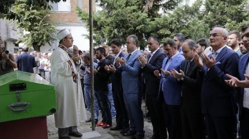 Bakan Kılı&ccedil;, Başkan Akg&uuml;l&rsquo;&uuml; Acı G&uuml;n&uuml;nde Yalnız Bırakmadı