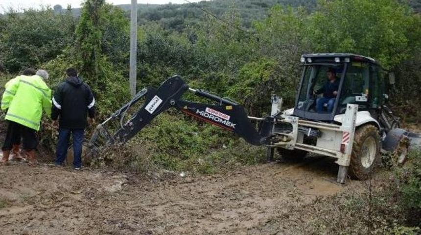 K&uuml;&ccedil;&uuml;kkumla'da Sel Evlere Fırtına Sandal Yatlara Zarar Verdi (2)