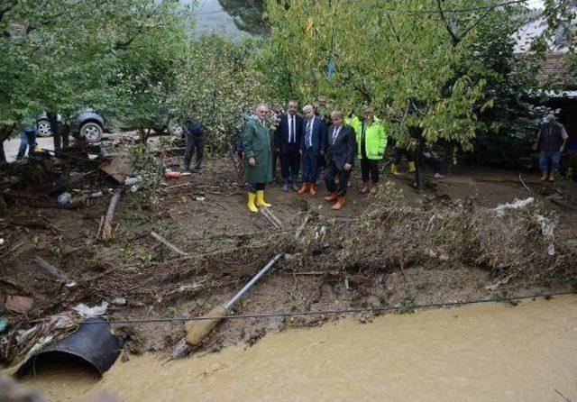 Küçükkumla'da Sel Evlere Fırtına Sandal Yatlara Zarar Verdi (2)