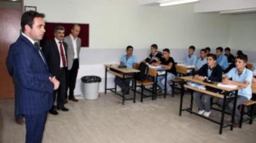 İshak Gazel, Mezun Olduğu Okulu Ziyaret Etti