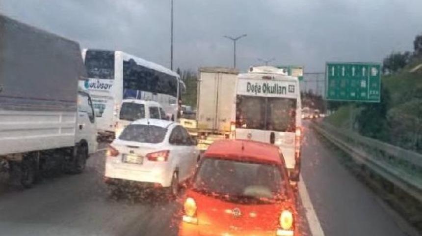 Tem'de Yasak Delindi, Trafik Durdu...