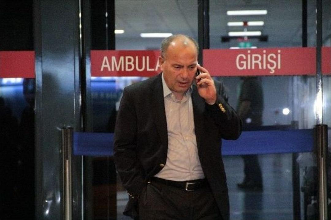 Gazeteci Ahmet Hakan Evinin &Ouml;n&uuml;nde Saldırıya Uğradı