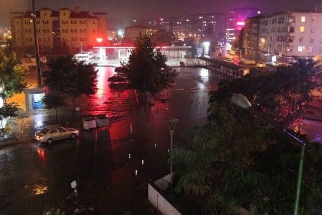 Çarşamba’da Sağanak Yağış Etkili Oldu