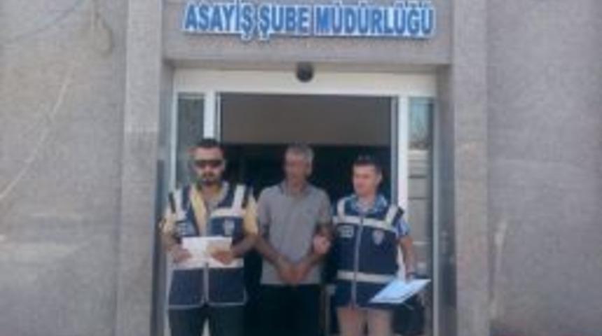 Liseli &Ouml;ğrencilerin Etek Altı G&ouml;r&uuml;nt&uuml;lerini &Ccedil;eken &Ouml;ğretmen Su&ccedil;&uuml;st&uuml; Yakalandı