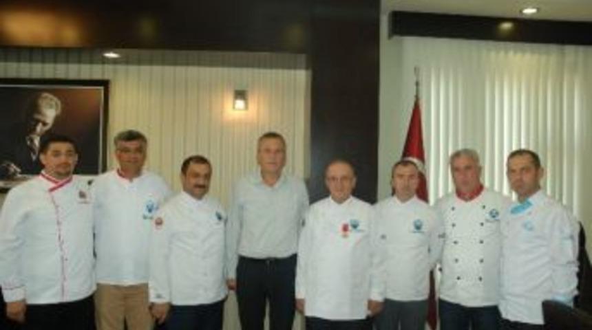 Manavgatlı Aş&ccedil;ılardan Kaymakam G&uuml;nl&uuml;&rsquo;ye Ziyaret