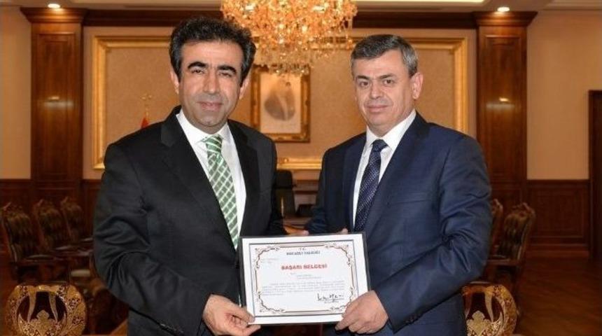 Vali G&uuml;zeloğlu&rsquo;ndan Emniyet Teşkilatına Başarı Belgesi