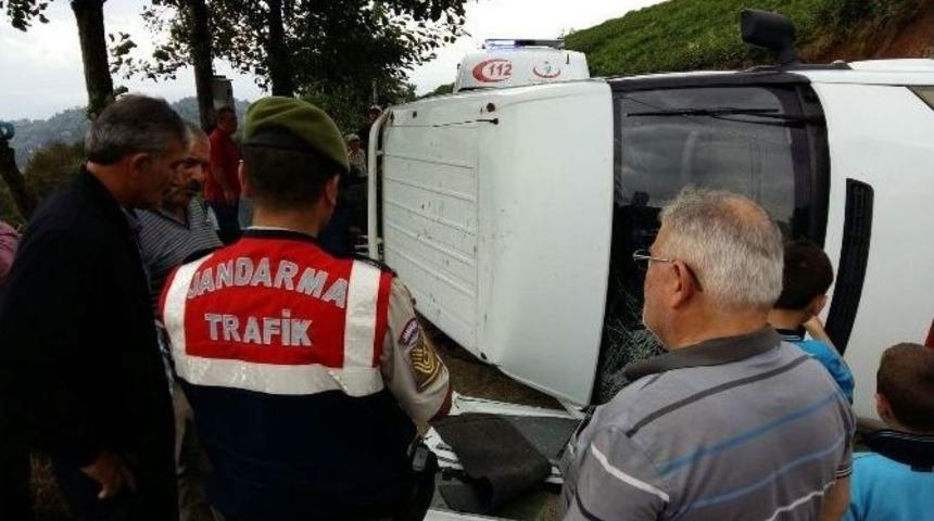 Rize&rsquo;de Trafik Kazası: 13 Yaralı