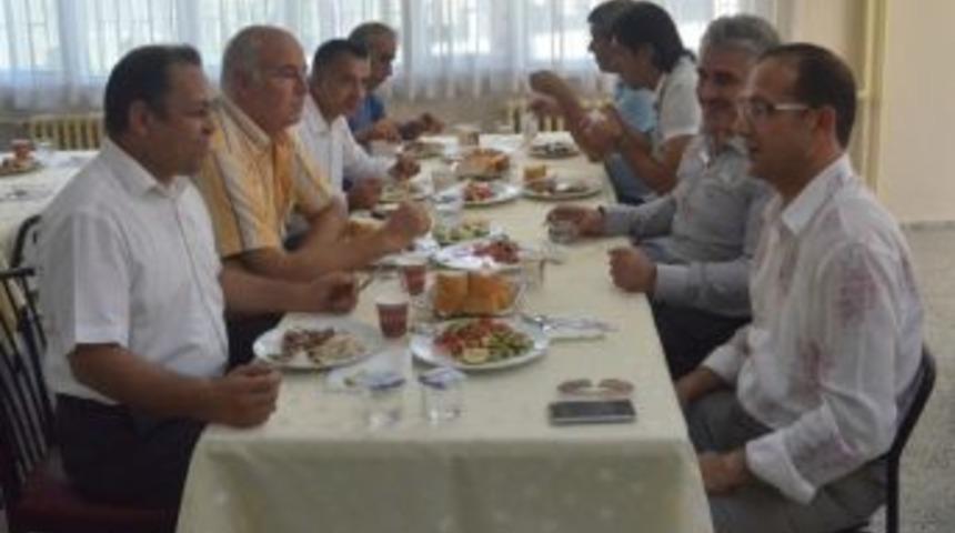 Ataşbak, Futbol Hakemleriyle Yemekte Buluştu