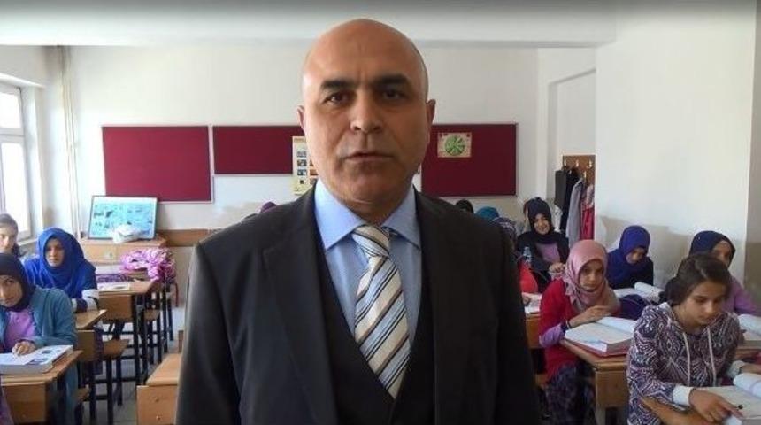 Yakutiye Belediye Başkanı Korkut, Teog Sınavına Girecek &Ouml;ğrencilere Yardımcı Kaynak Kitap Dağıttı