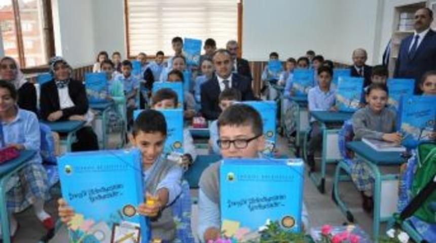 Belediyeden &Ouml;ğrencilere Kırtasiye Yardımı