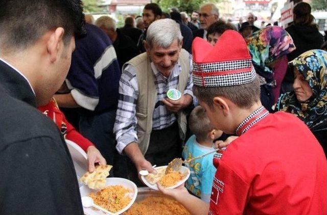 Hazret-i Mevlana’nın Doğumunun 808. Yıl Dönümü Sebebiyle Pilav Ve Ayrın İkramı