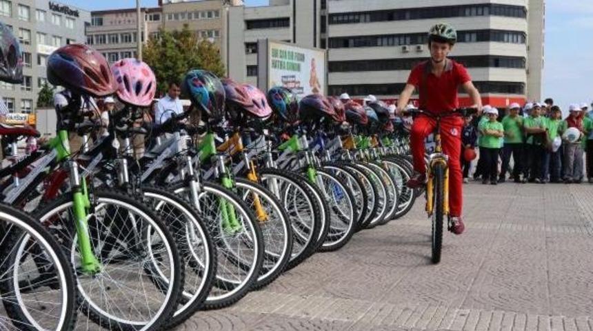 Obezite Ile M&uuml;cadele I&ccedil;in &Ccedil;ocuklara Bisiklet