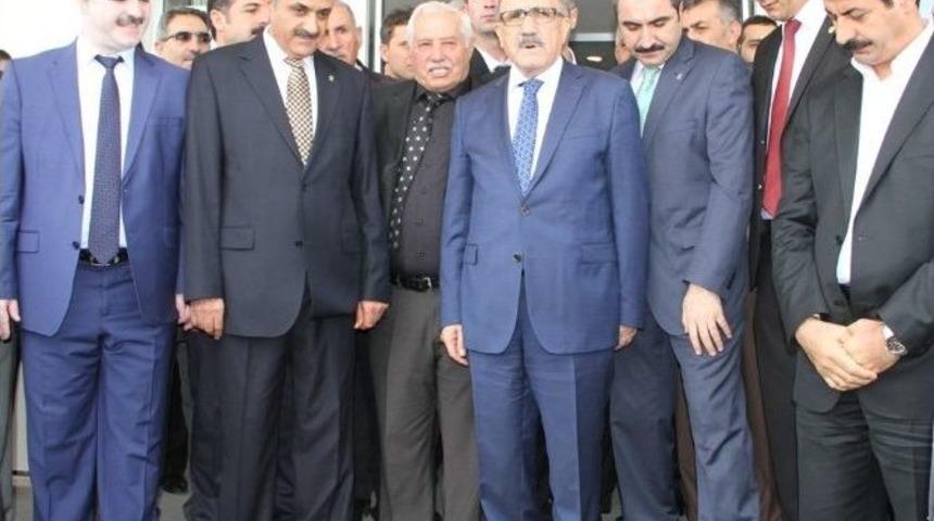 Van&rsquo;da Beşir Atalay&rsquo;a Sevgi Seli