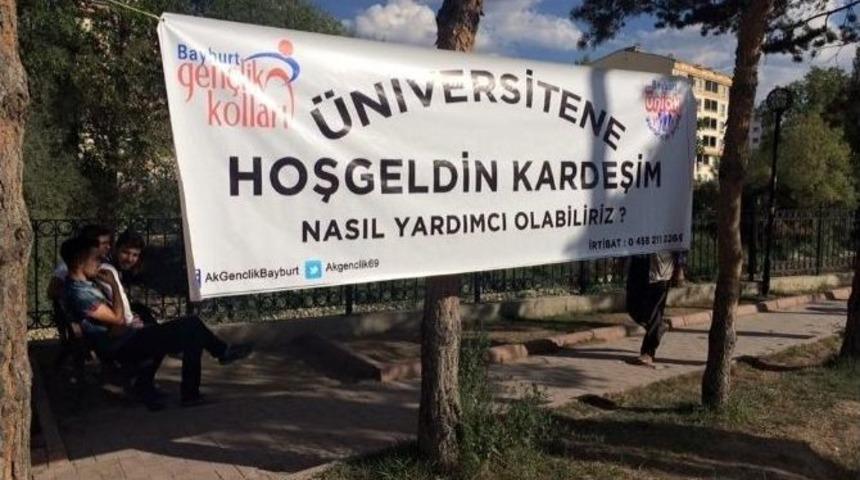 &Uuml;niversitelilerin İmdadına Bayburt Ak Gen&ccedil;lik Yetişiyor