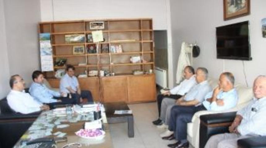 Ak Parti Adayları Tun&ccedil; Ve Bensiz&rsquo;den Ulus&rsquo;a Hizmet Vakfı&rsquo;na Ziyaret