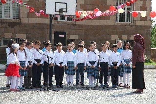 Ahlat’ta İlköğretim Haftası Kutlamaları